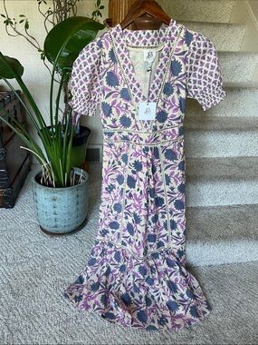 DRA clothing Los Angeles Boho Floral V-Neck Midi Dress in Purple and Cream NWT